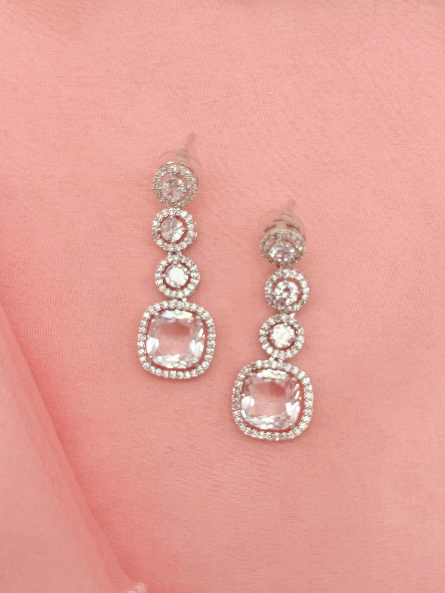 Lustra White AD Necklace Set