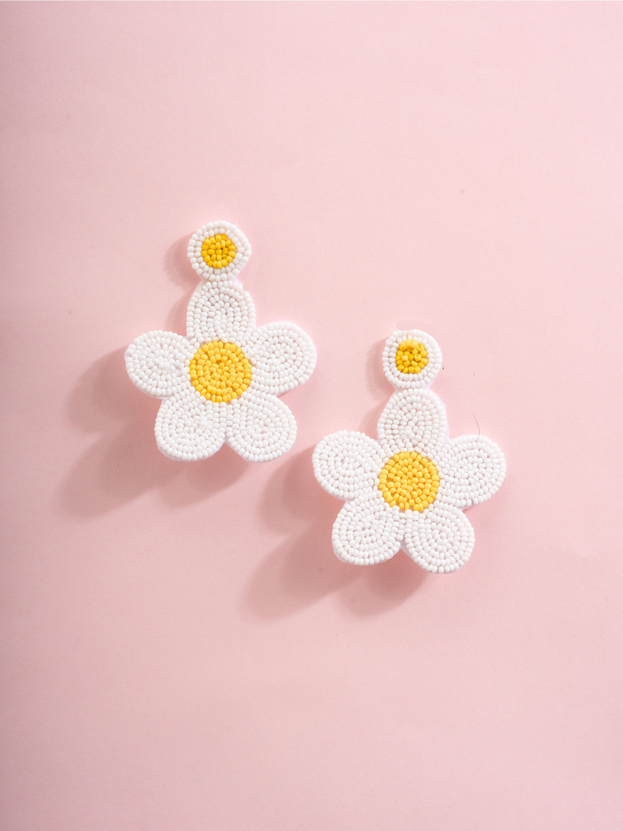 Daisy Days – Handmade Beaded Earrings
