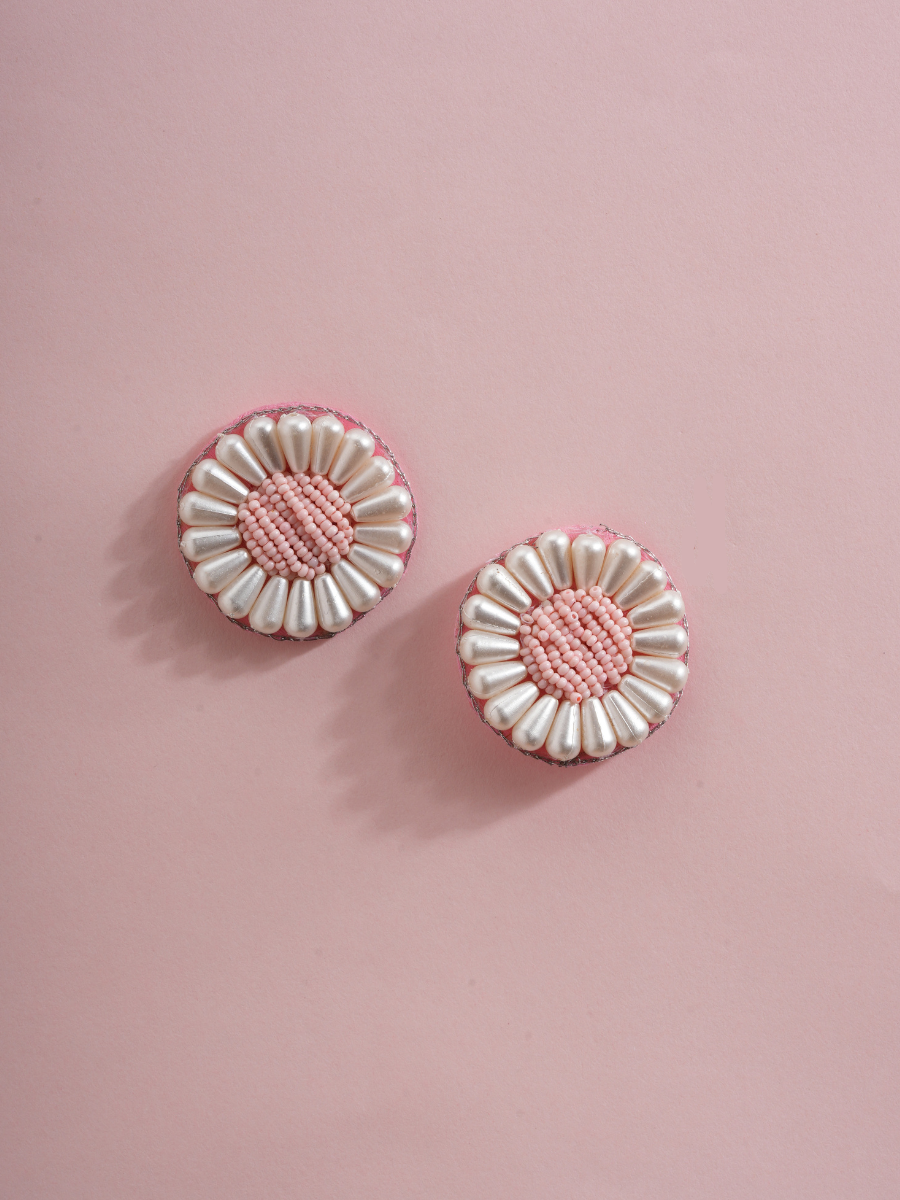 Pearl Daisy – Handmade Floral Stud Earrings