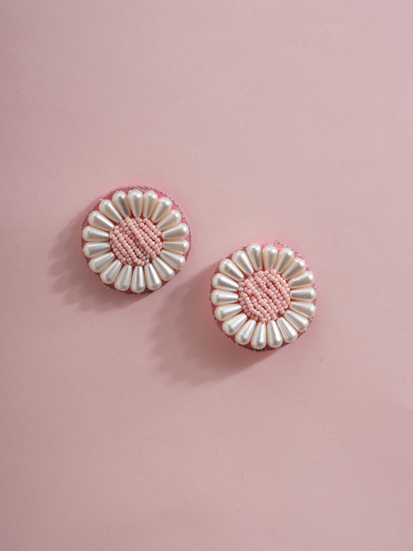 Pearl Daisy – Handmade Floral Stud Earrings