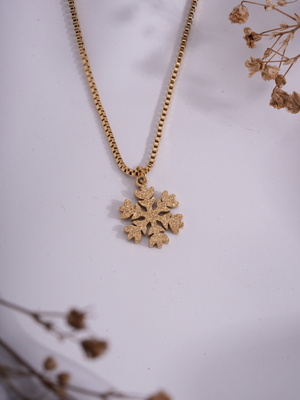 Golden Frost – Anti-Tarnish Floral Pendant Necklace