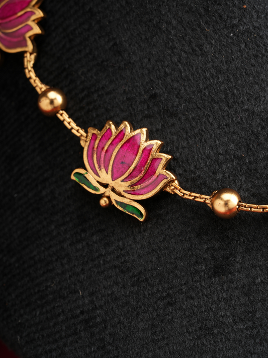 Kamala Roopika Haar – Lotus Motif Necklace Set