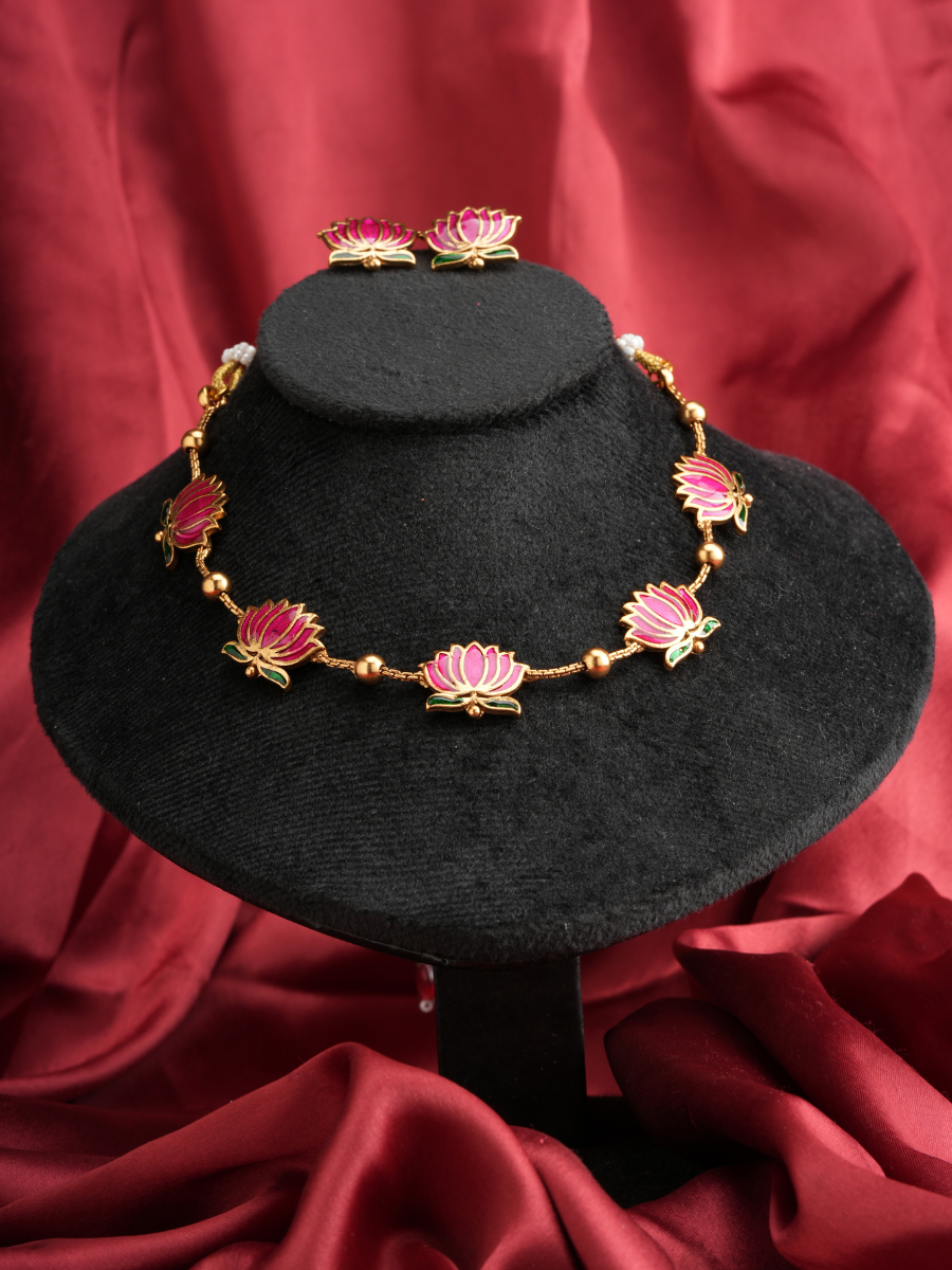 Kamala Roopika Haar – Lotus Motif Necklace Set
