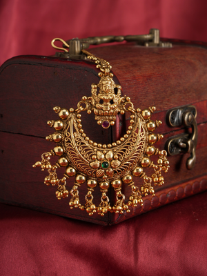 Padma Vilasini Maang Tika – Golden Beads