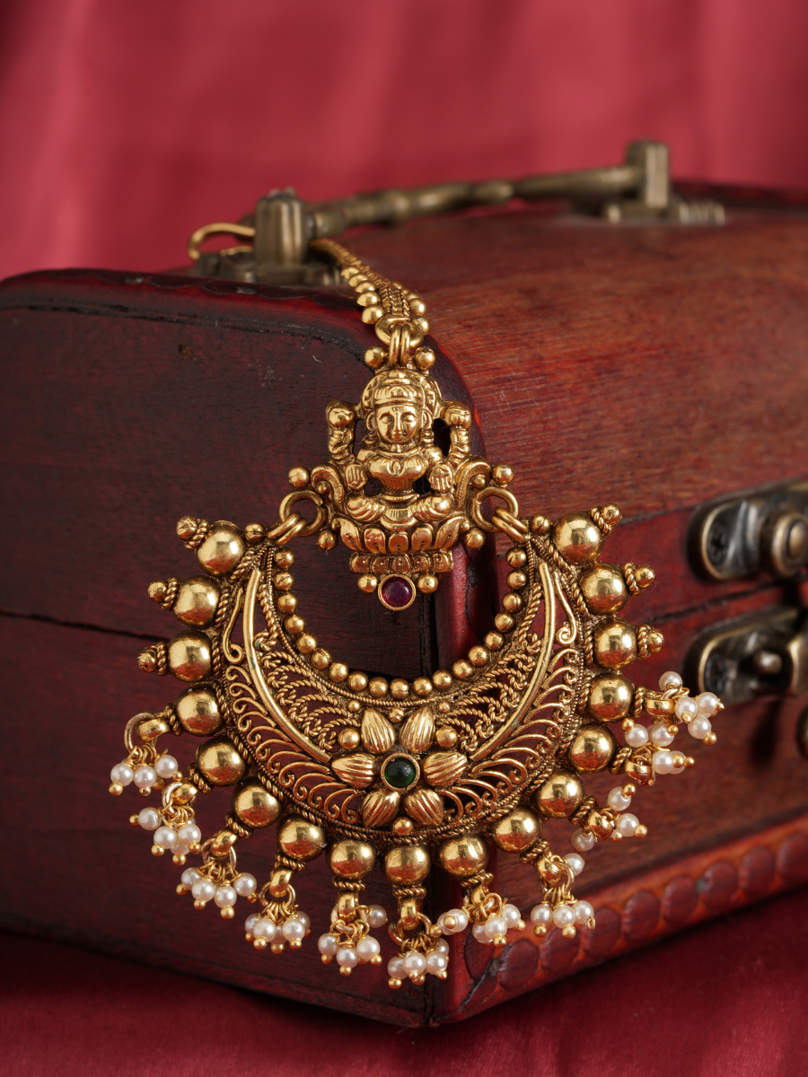 Padma Vilasini Maang Tika – White Pearls