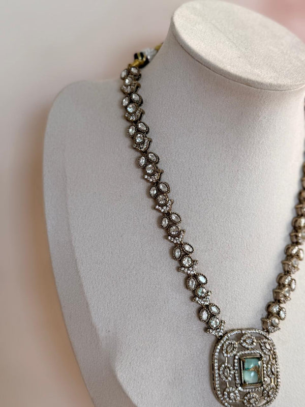 Ornate Elegance – Mossonite Ocean Mist