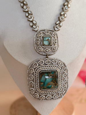 Ornate Elegance – Mossonite Ocean Mist