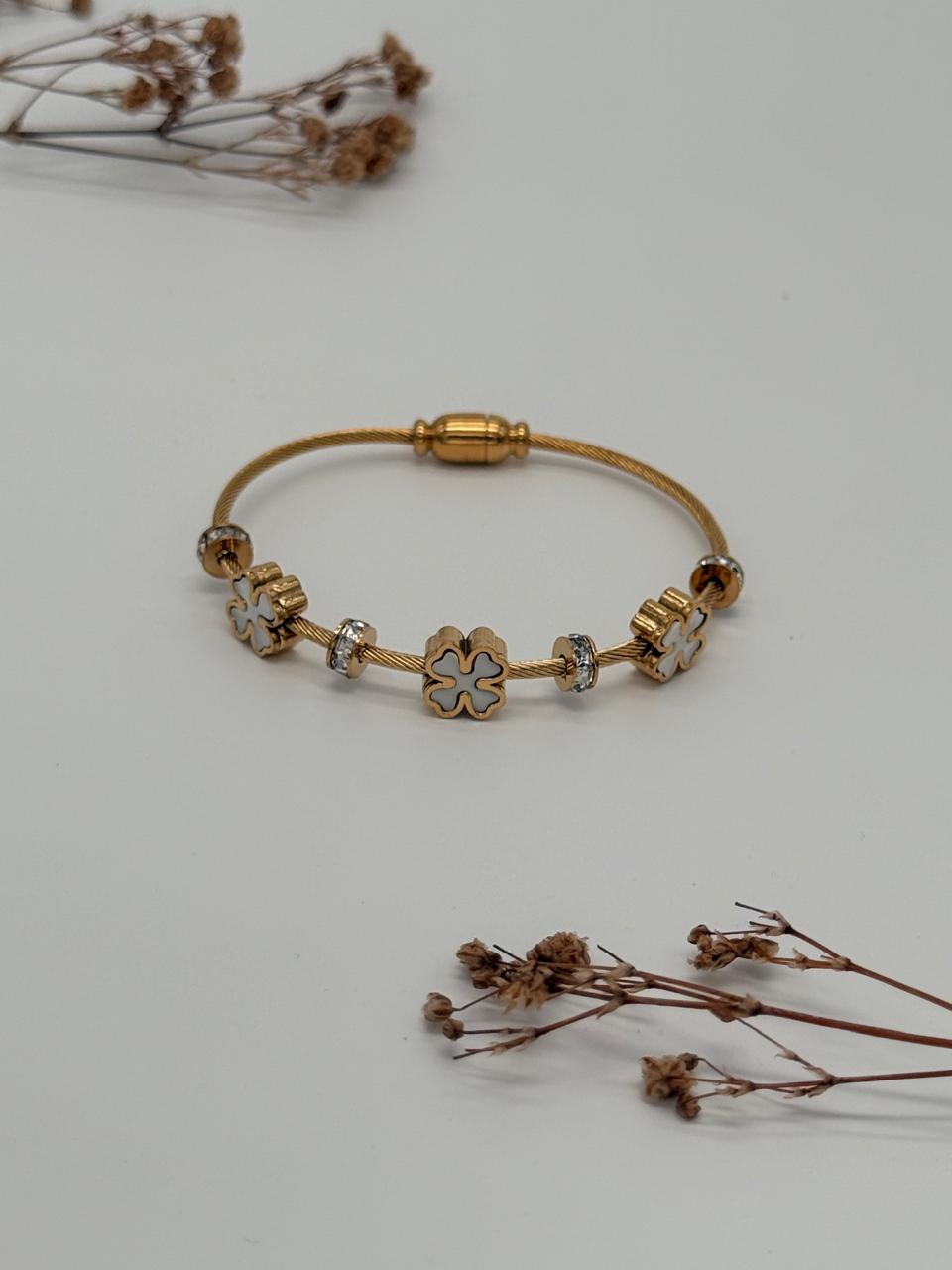 Clover Twist – Anti Tarnish Bracelet