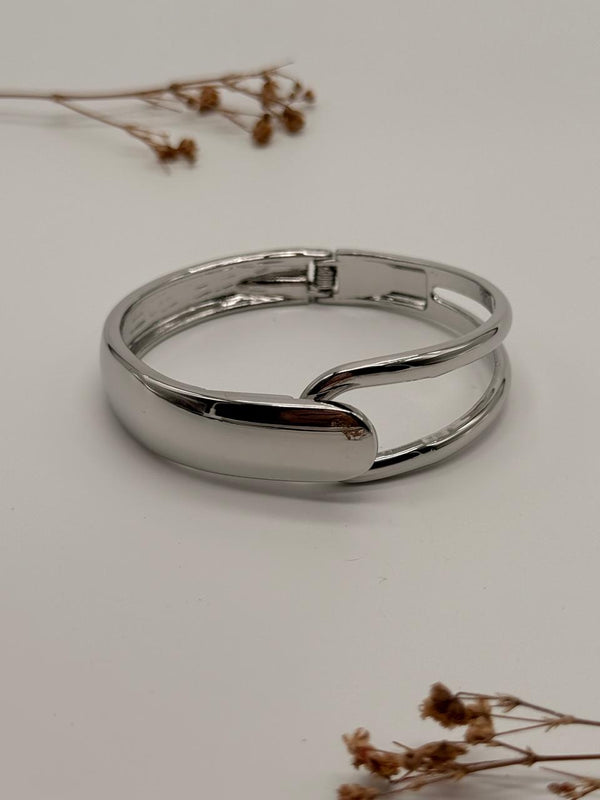 Vortex Hug – Anti Tarnish Openable Bracelet