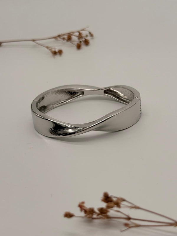 Silver Sway – Anti Tarnish Openable Bracelet