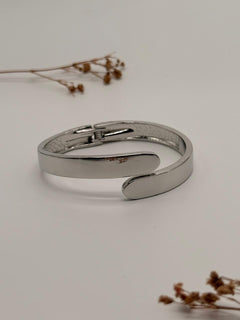 Twist Tide – Anti Tarnish Openable Bracelet