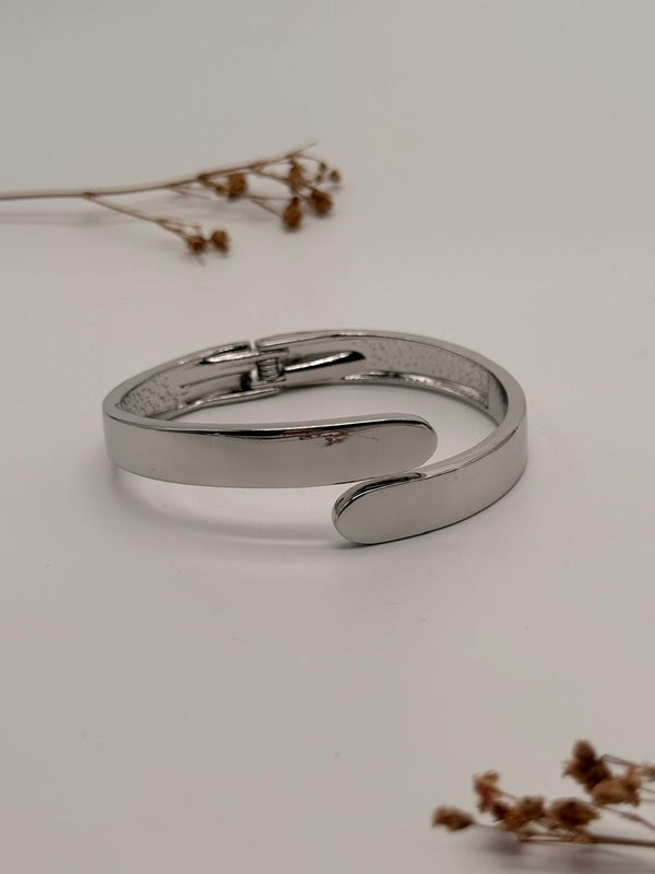 Twist Tide – Anti Tarnish Openable Bracelet