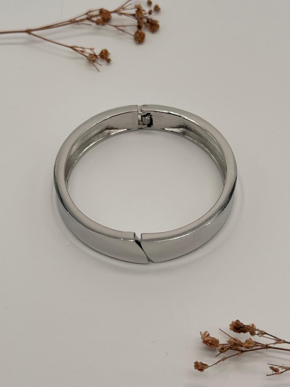 Axis Gleam – Anti Tarnish Openable Bracelet