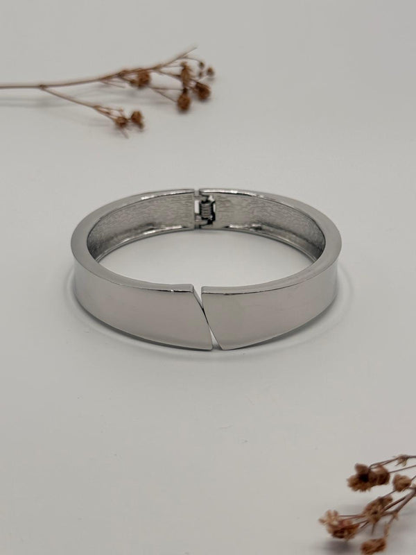 Axis Gleam – Anti Tarnish Openable Bracelet