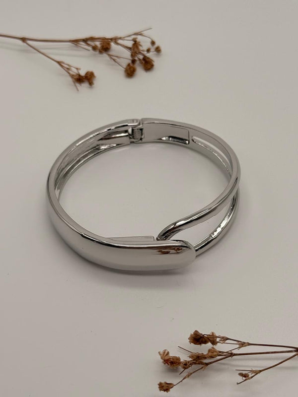 Vortex Hug – Anti Tarnish Openable Bracelet