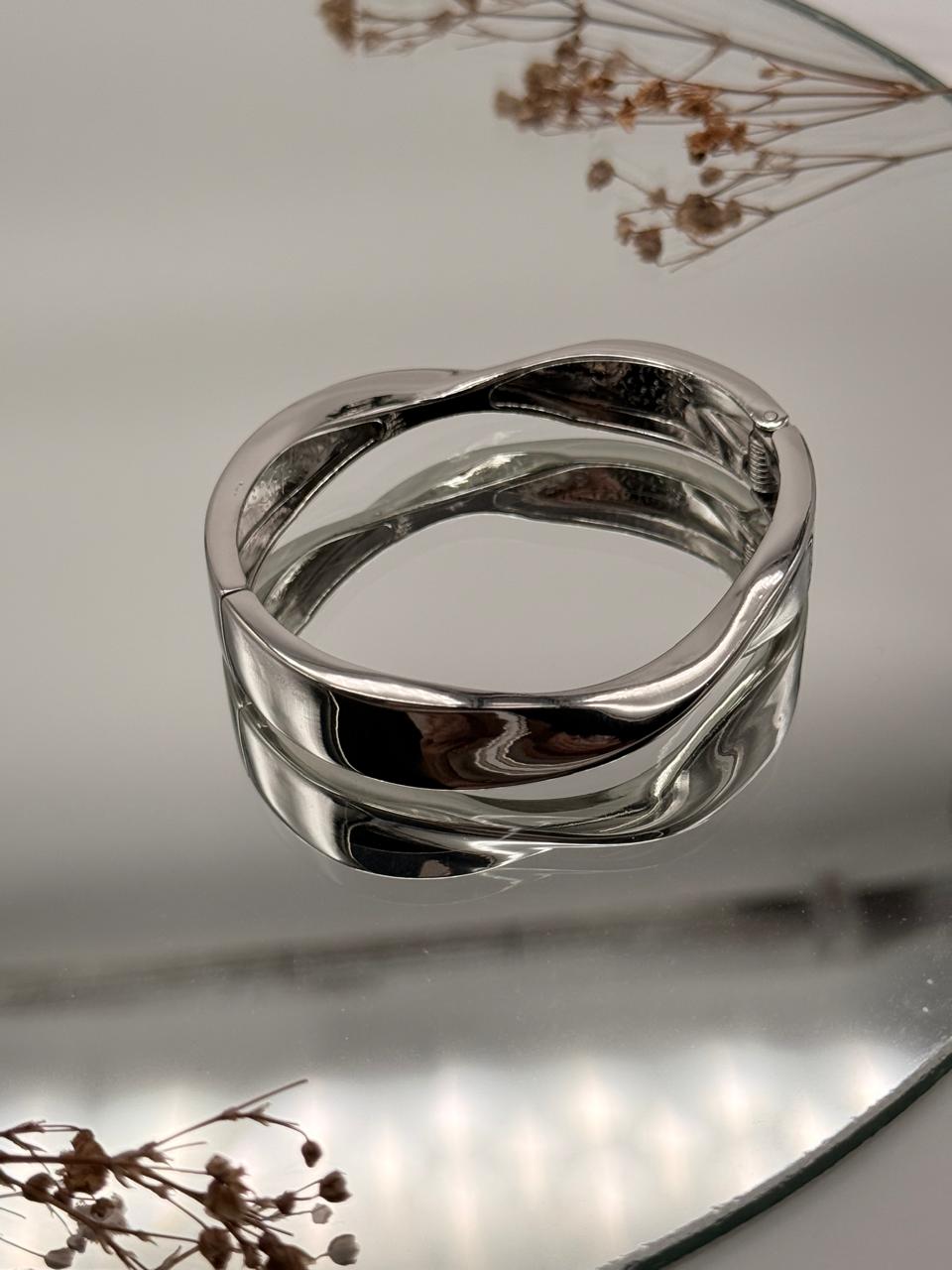 Silver Sway – Anti Tarnish Openable Bracelet