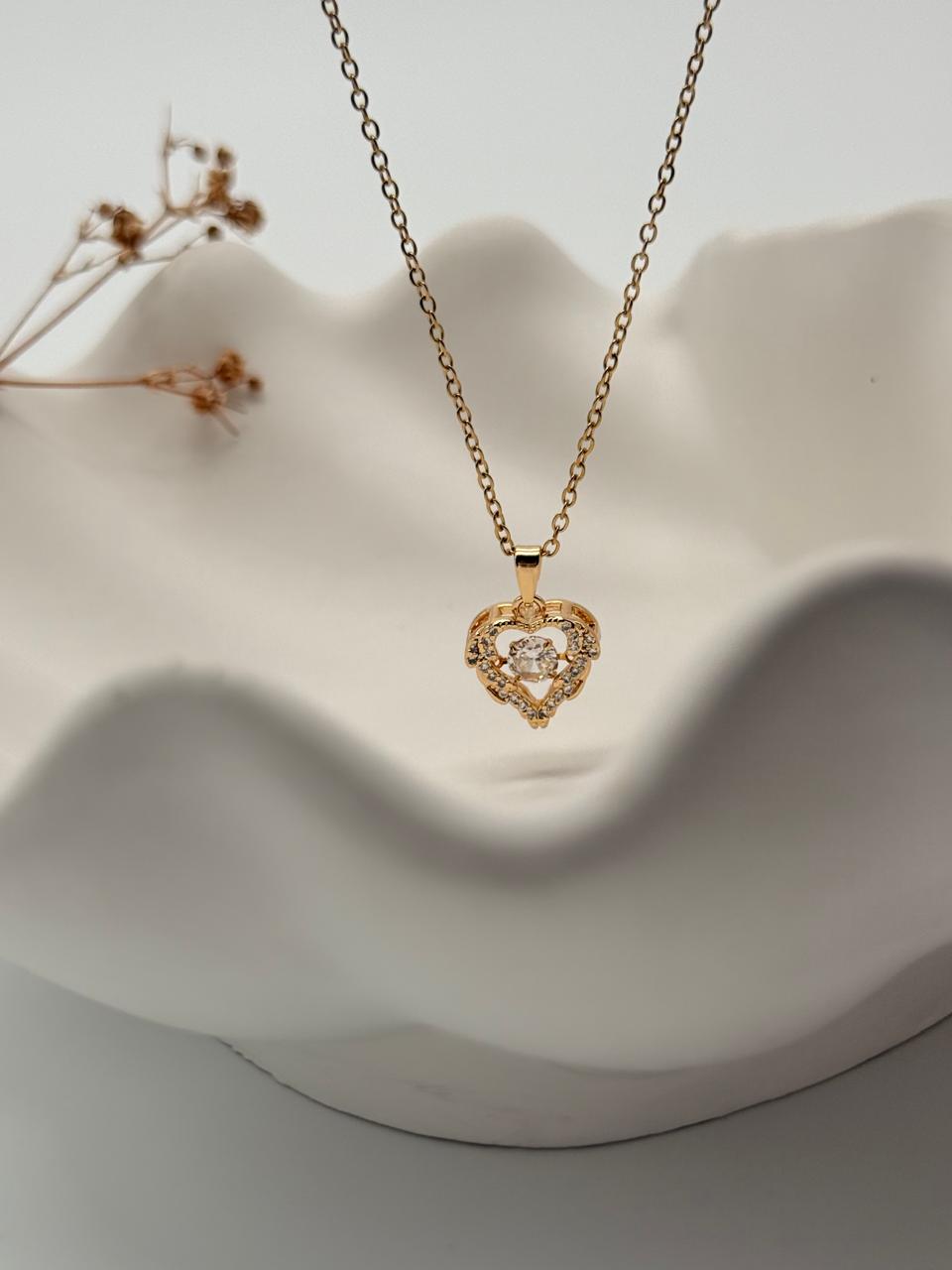 Luvine – Heart-Shaped Love Pendant Necklace ✨