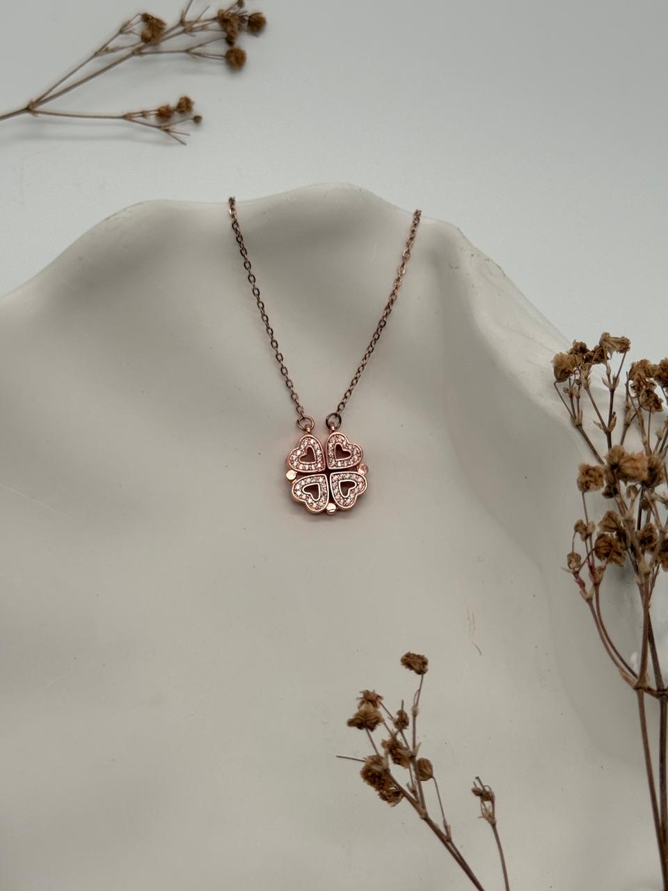 SimpLuv – Rose Gold Magnetic Heart Necklace