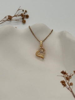 Lovelle – Heart-Shaped Love Pendant Necklace ✨
