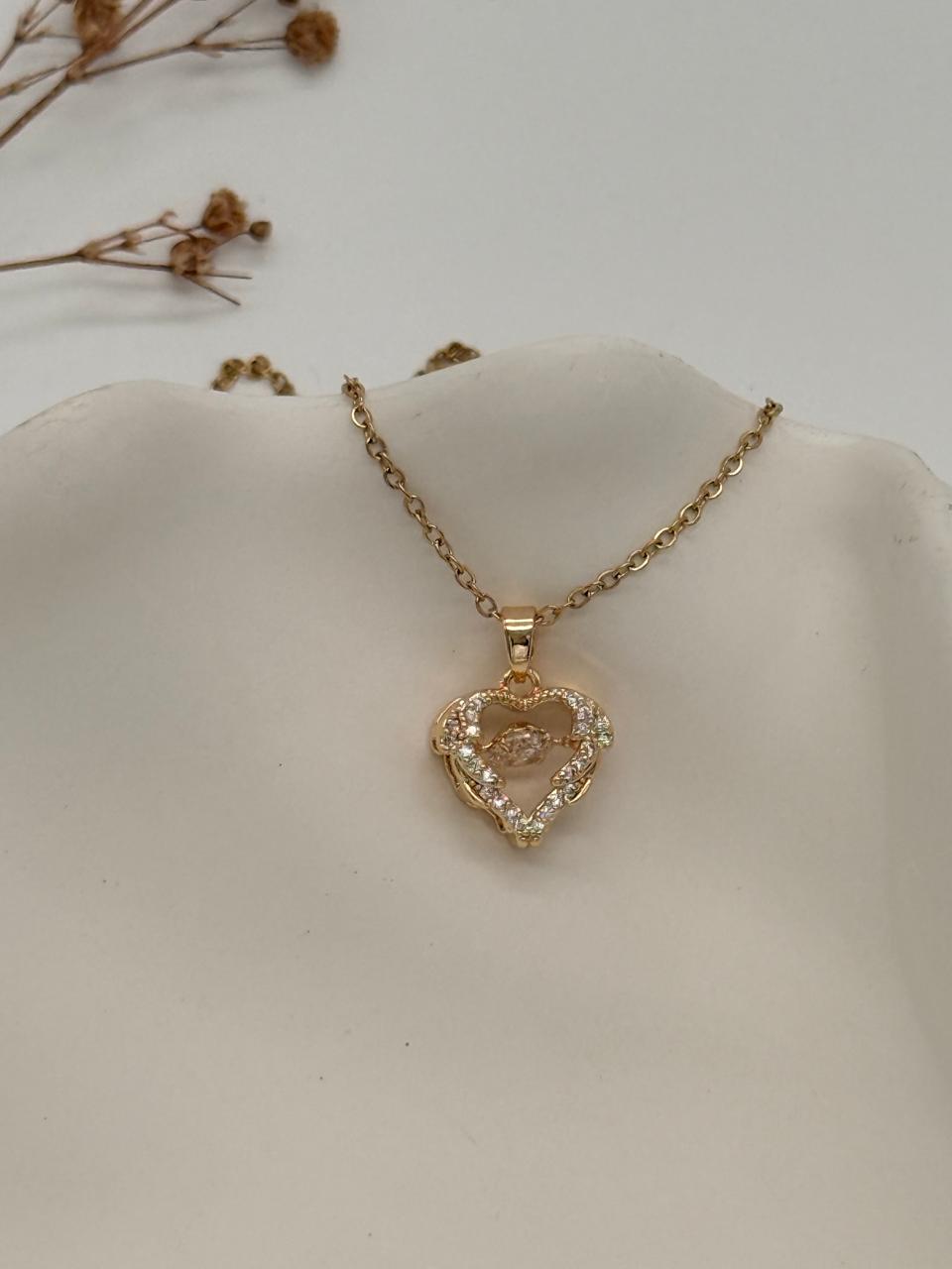 Luvine – Heart-Shaped Love Pendant Necklace ✨