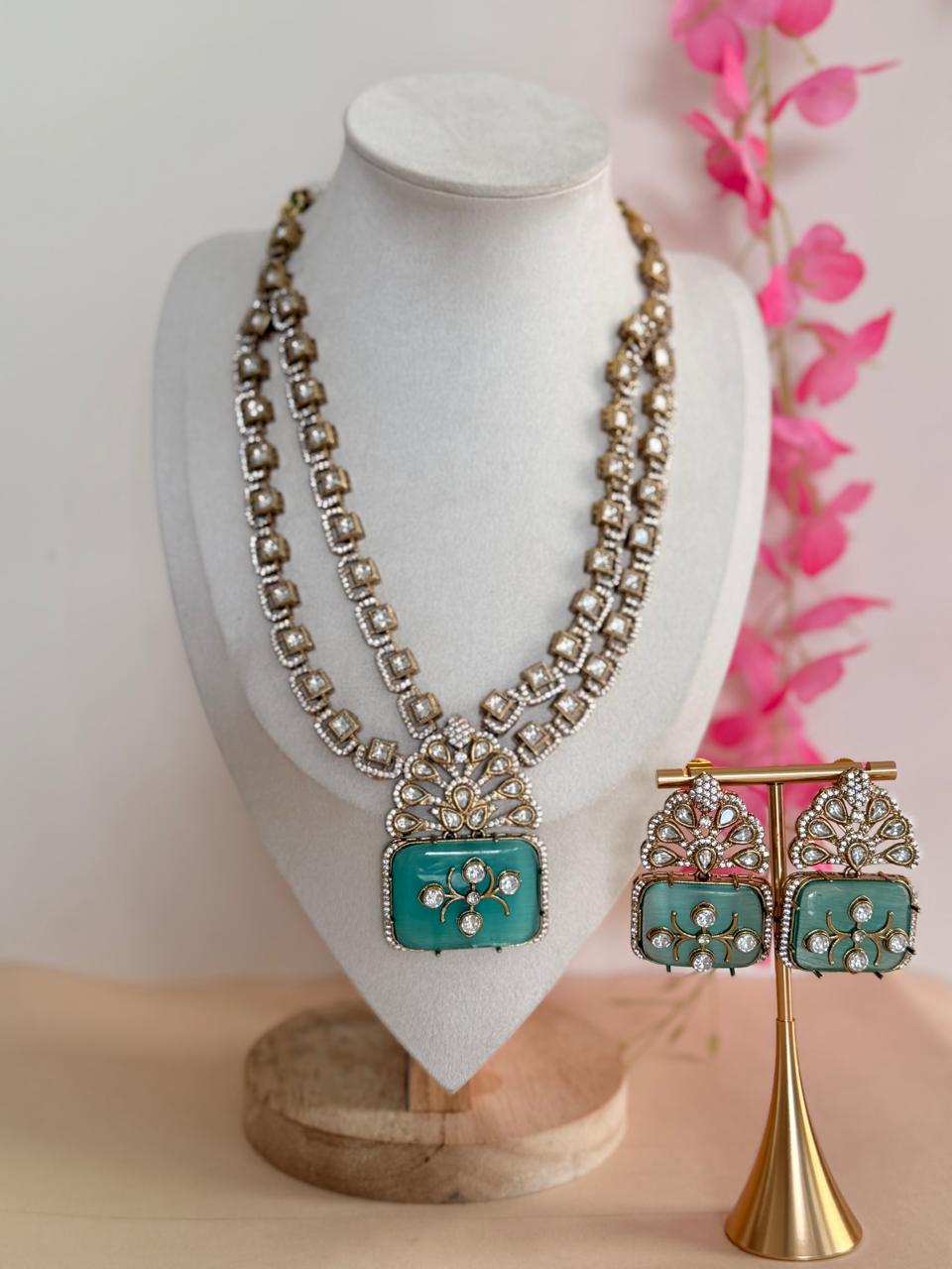 Royal Radiance – Mint Mist Mossonite Set