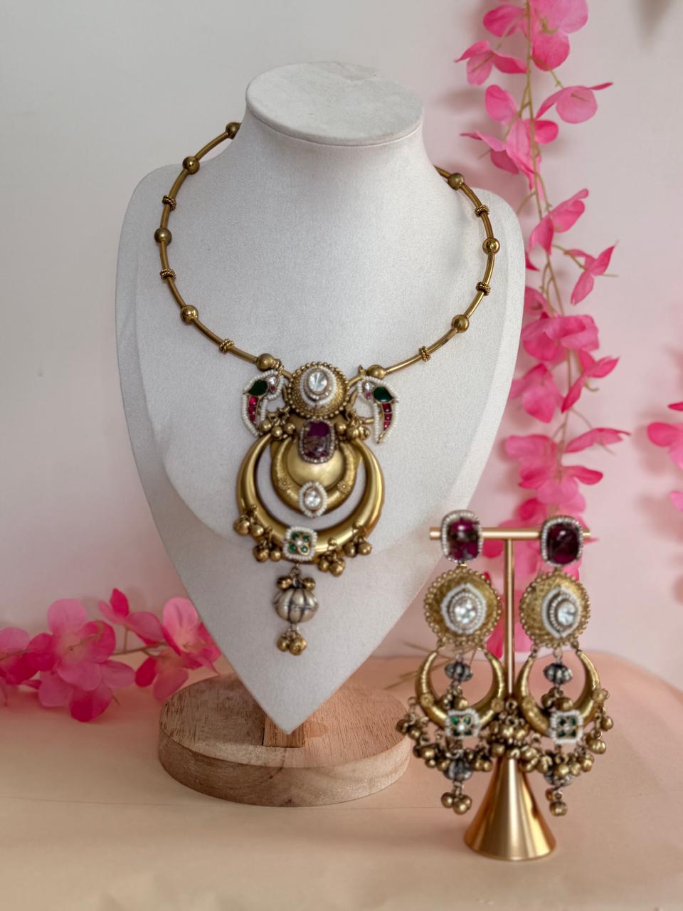 Golden Dynasty Pachi Kundan Hasli Set