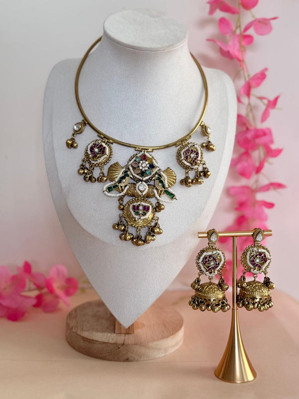Antique Grace Pachi Kundan Hasli Set