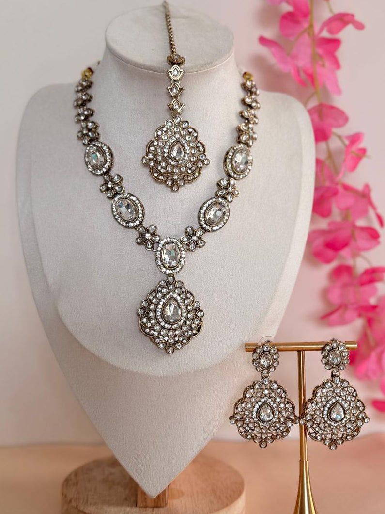 Royal Radiance Kundan Set – Classic White