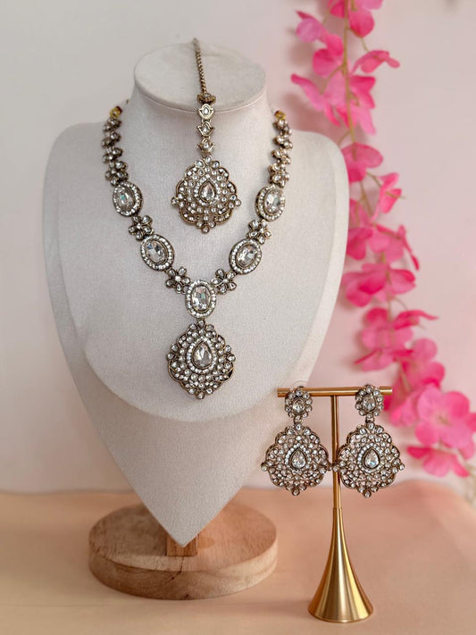 Royal Radiance Kundan Set – Classic White