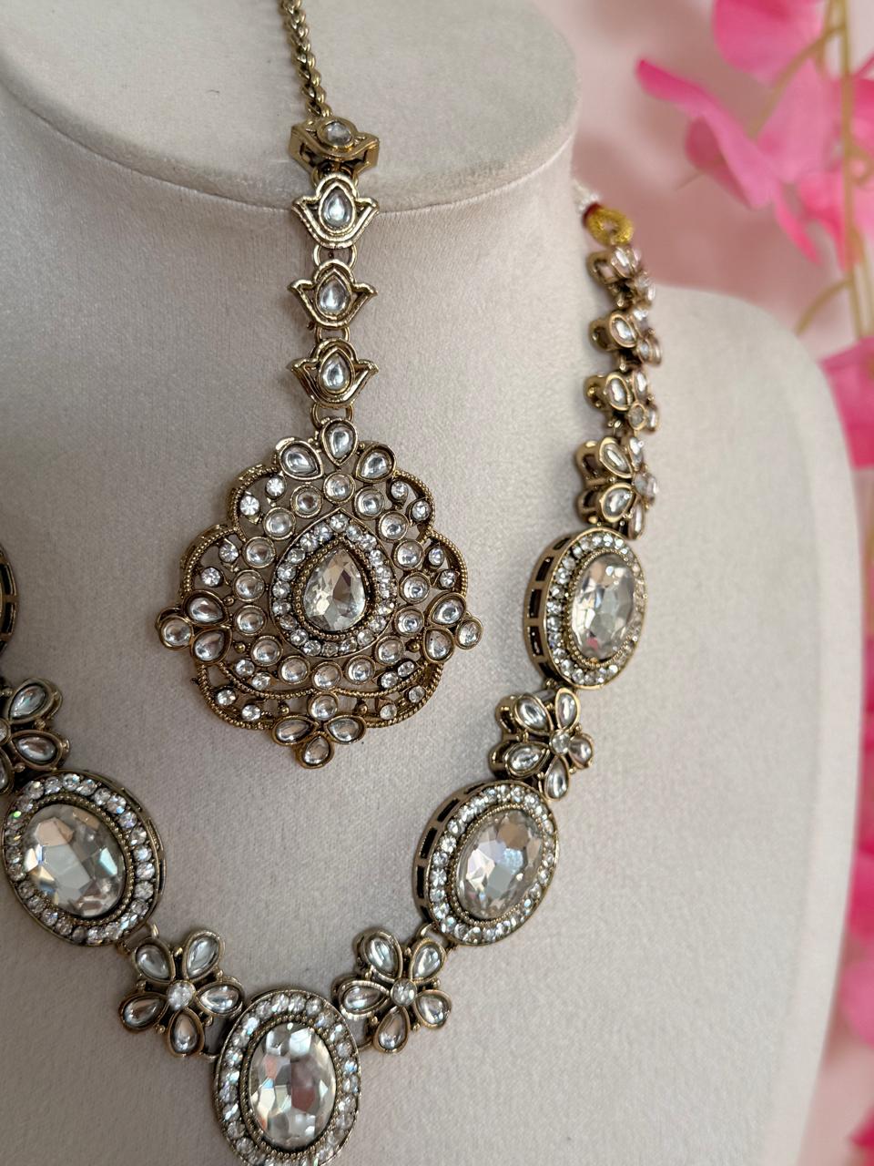 Royal Radiance Kundan Set – Classic White