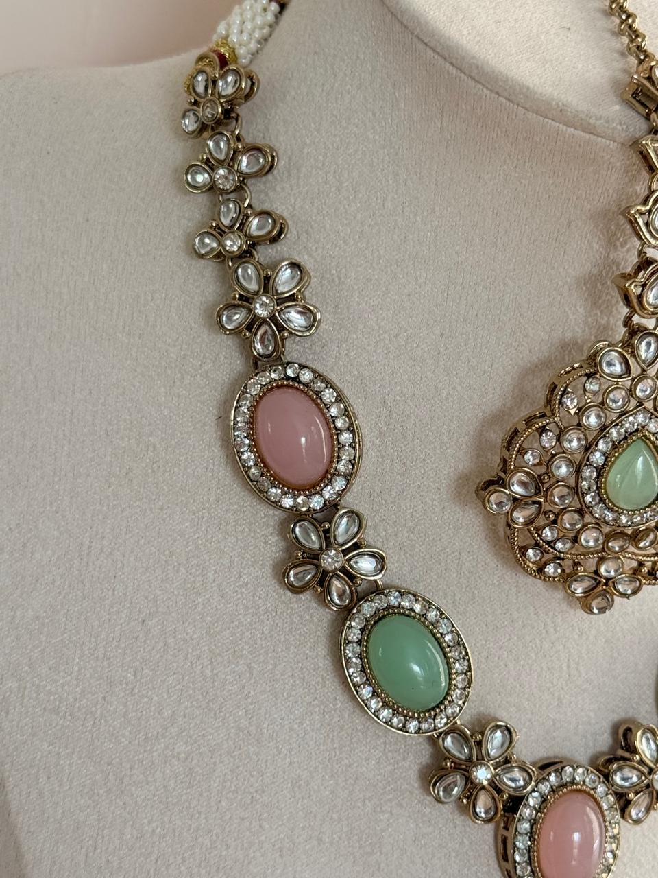 Royal Radiance Kundan Set – Pastel Pink & Mint