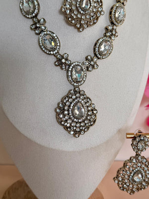 Royal Radiance Kundan Set – Classic White