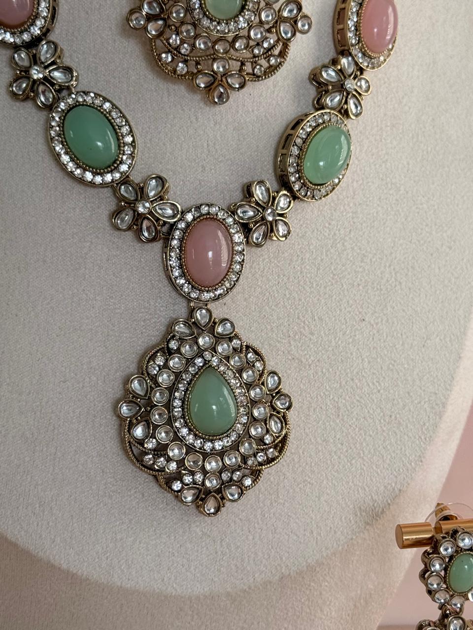 Royal Radiance Kundan Set – Pastel Pink & Mint