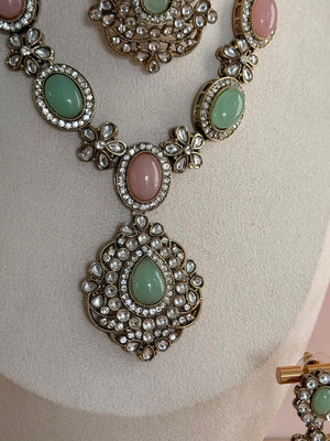 Royal Radiance Kundan Set – Pastel Pink & Mint
