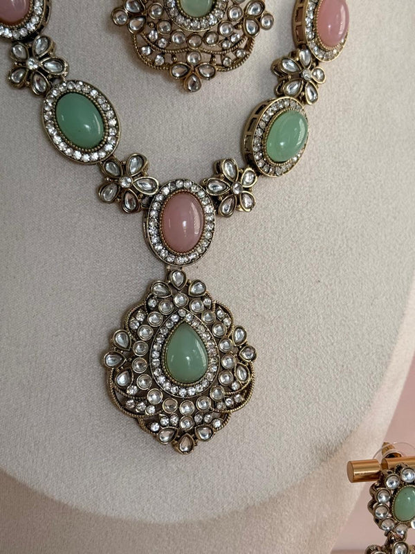 Royal Radiance Kundan Set – Pastel Pink & Mint