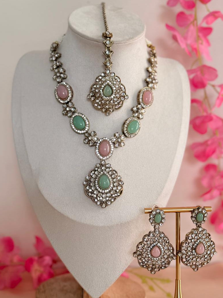 Royal Radiance Kundan Set – Pastel Pink & Mint