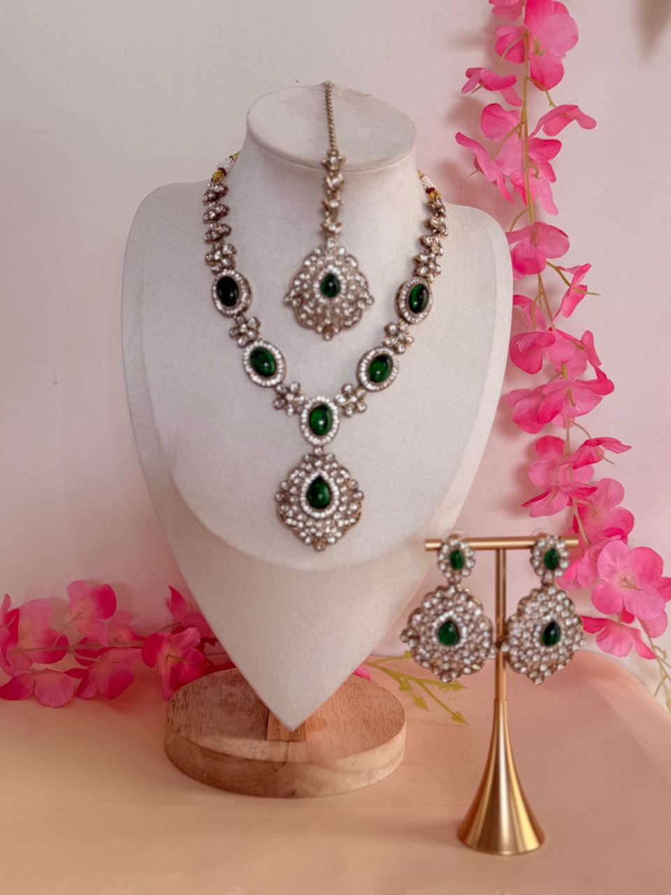 Royal Radiance Kundan Set – Emerald Green