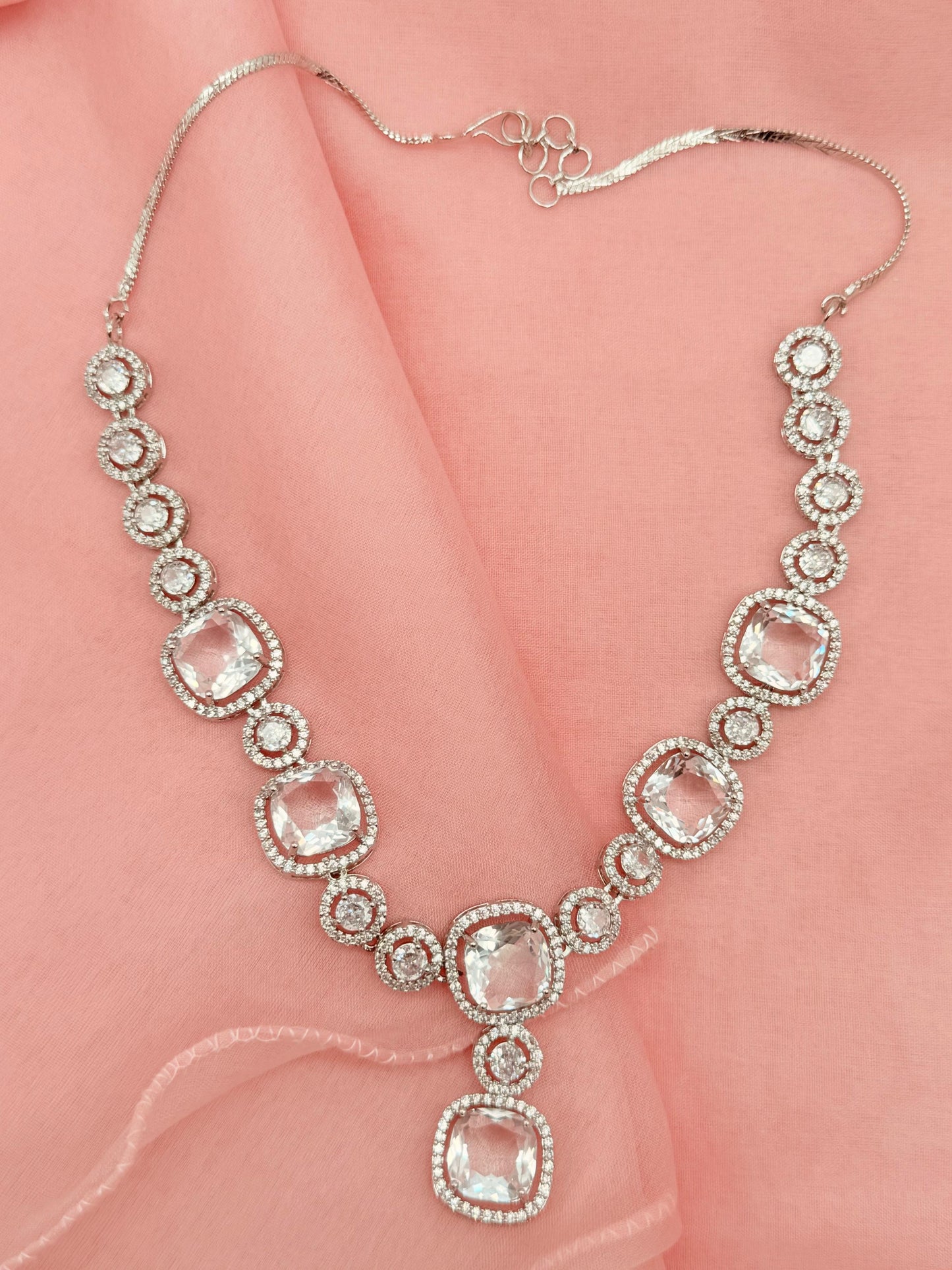 Lustra White AD Necklace Set