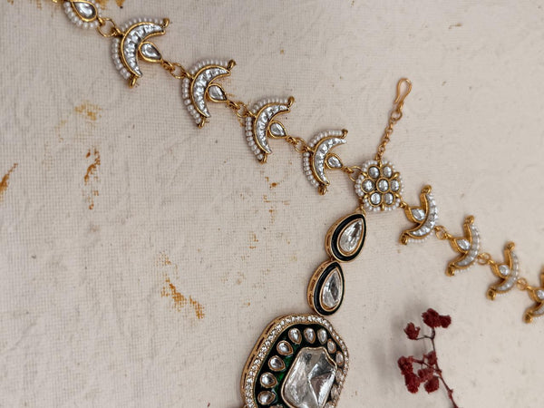 Rajvanshi Emerald Kundan Bridal Set