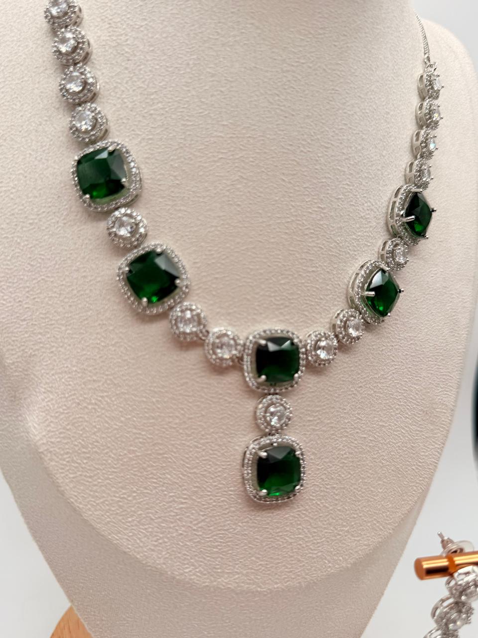 Lustra Emerald AD Necklace Set