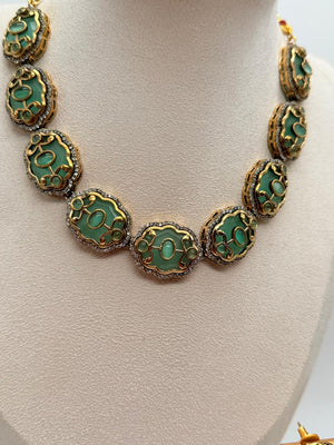 Ornate Aquiline Crest Necklace Set - Mint Variant