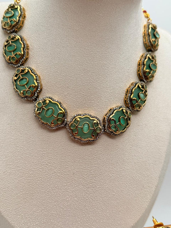 Ornate Aquiline Crest Necklace Set - Mint Variant