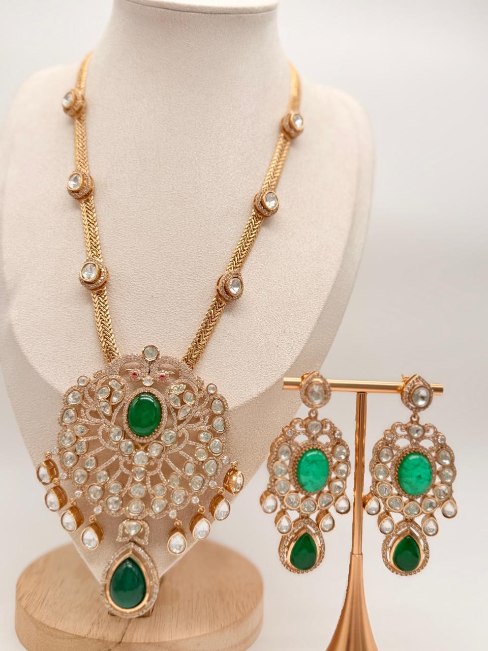 Emerald Élysian Moissanite Pendant Set