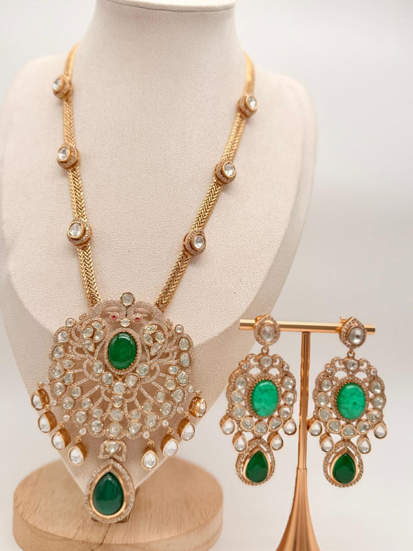 Emerald Élysian Moissanite Pendant Set