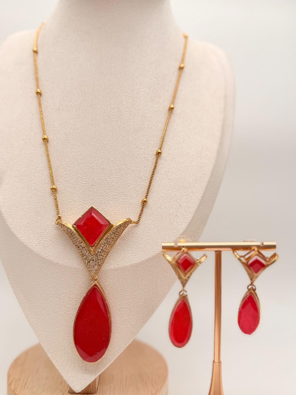 Maroon Prism Pendant Set