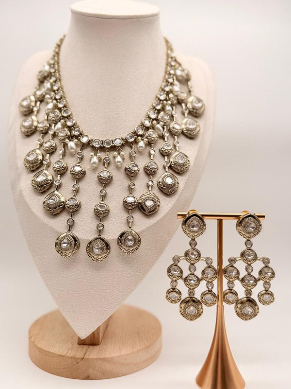 Lumiera Pearl Necklace Set