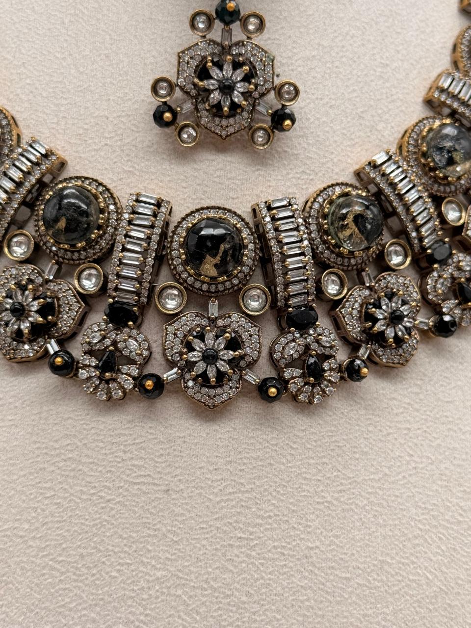 Aurevia Heirloom — Noir Necklace Set (Copy)