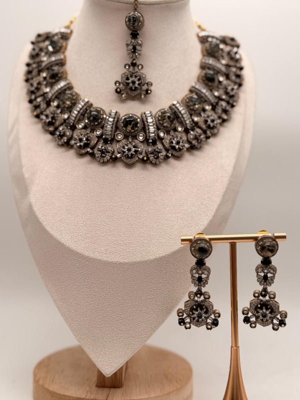 Aurevia Heirloom — Noir Necklace Set (Copy)