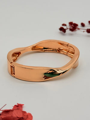 Lowkey Twisted – Anti Tarnish Bracelet