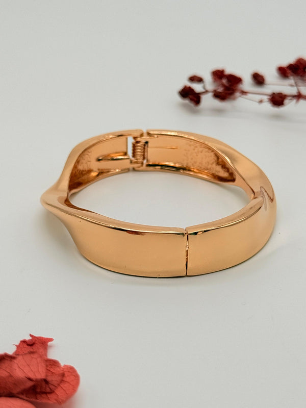 Lowkey Twisted – Anti Tarnish Bracelet